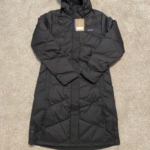 NWT womens patagonia “down with it” parka. Size M, black.